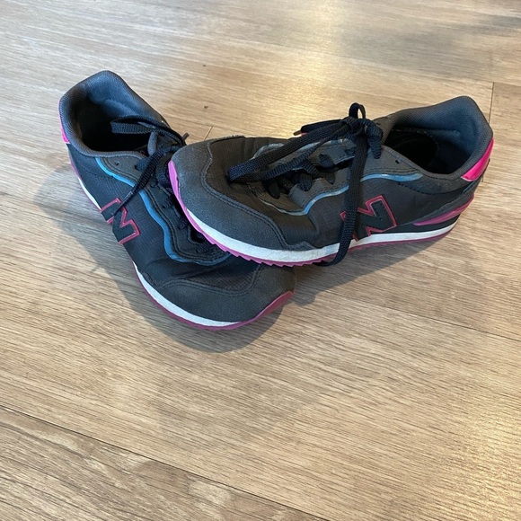 New Balance Shoes - New Balance Women's Sola Sneakers pink and black size 5.5